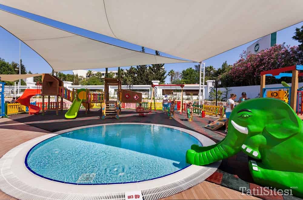 Karmir Hotel Resort & Spa